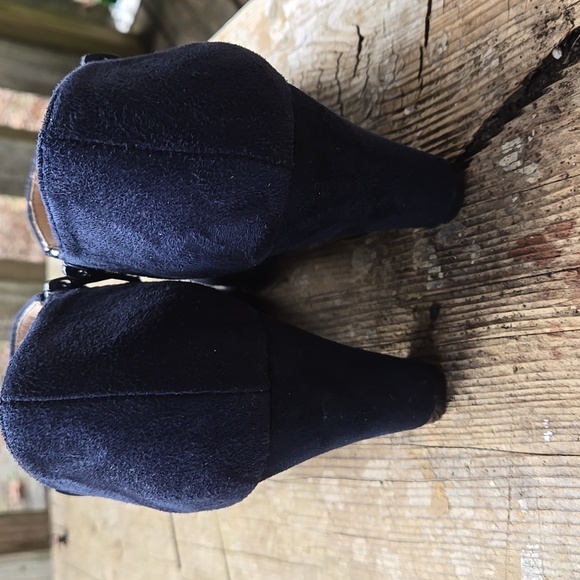 JOURNEE COLLECTION Navy Blue Faux Suede Booties. Size 6.  Like New! - Picture 3 of 11